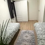 Modern 2-bedroom - Sleeps 6 - Near Nature & Northern Lights Apartmán