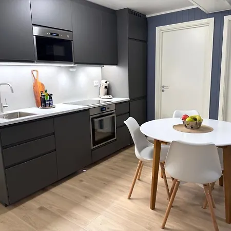 Modern 2-bedroom - Sleeps 6 - Near Nature & Northern Lights 特罗姆瑟