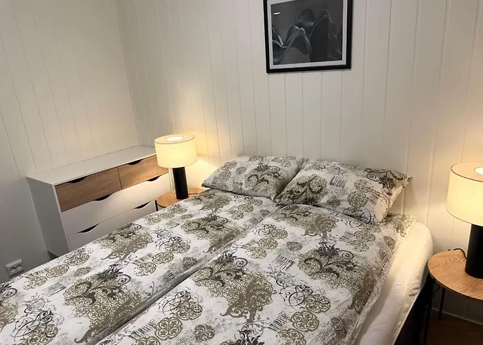Modern 2-bedroom - Sleeps 6 - Near Nature & Northern Lights *