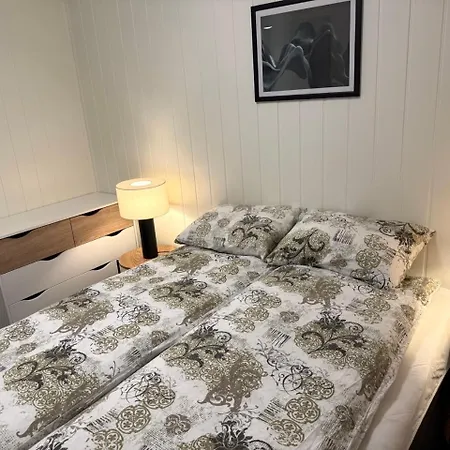 Modern 2-bedroom - Sleeps 6 - Near Nature & Northern Lights *